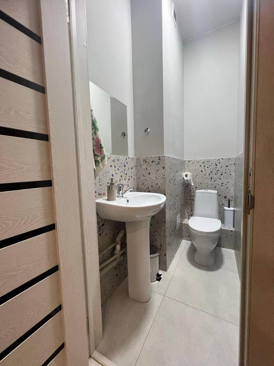 A Pousada Рой Almaty Exterior foto